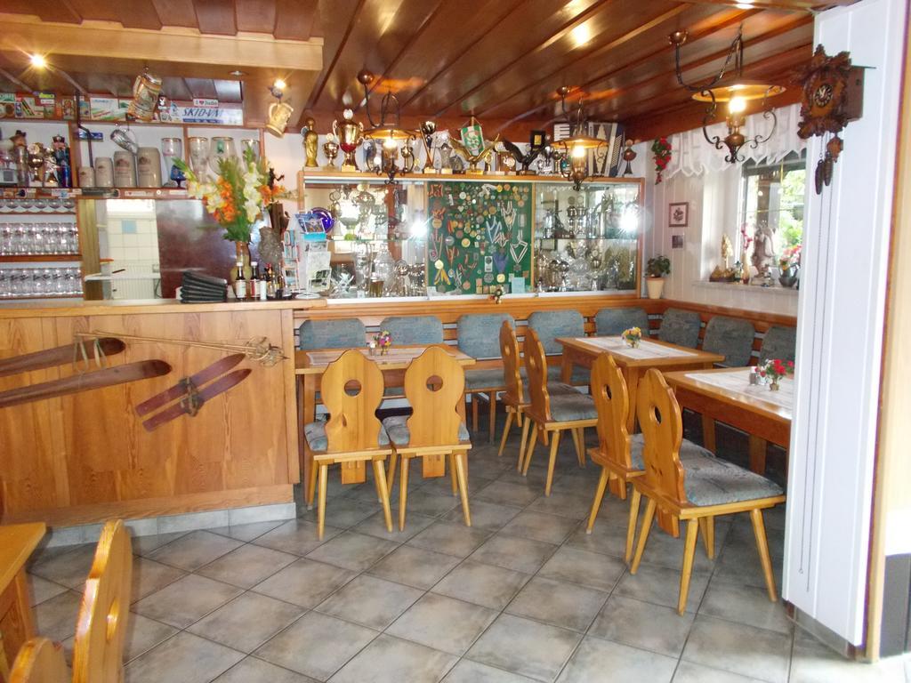 Gaststatte Und Pension Skiklause Klingenthal Dış mekan fotoğraf
