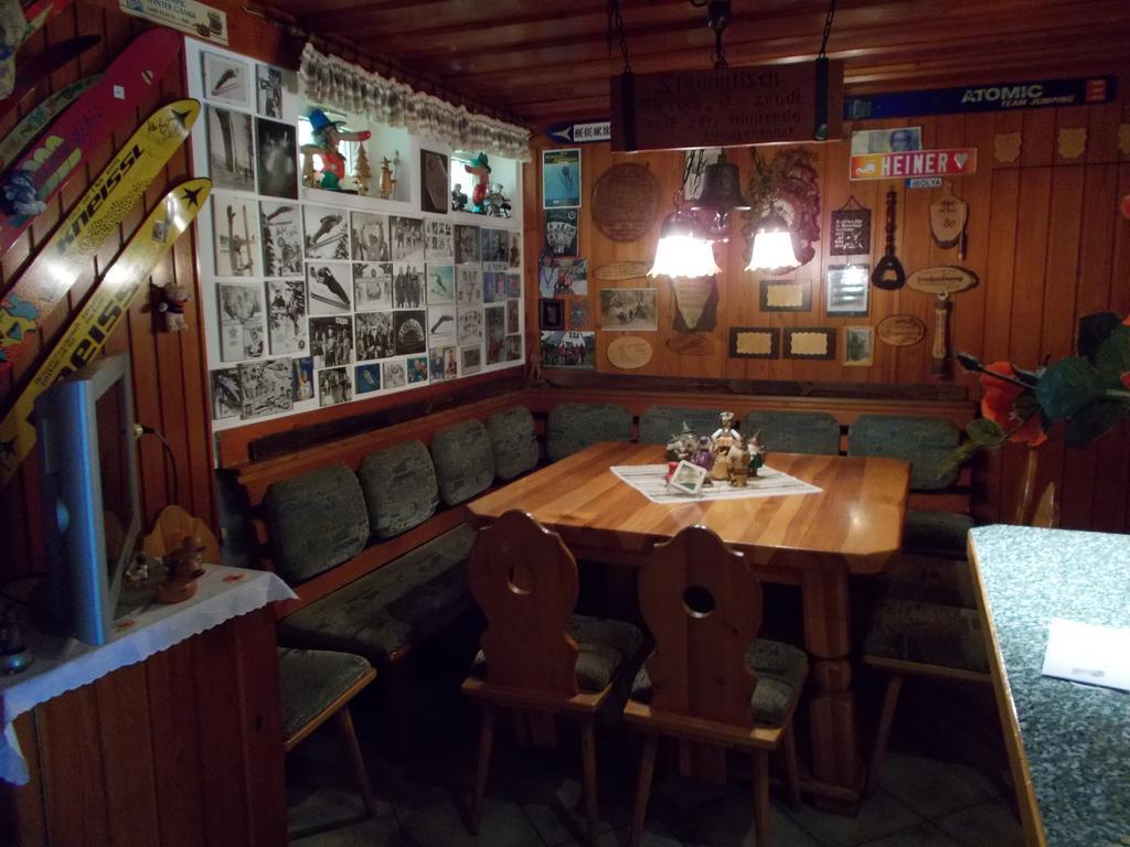 Gaststatte Und Pension Skiklause Klingenthal Dış mekan fotoğraf